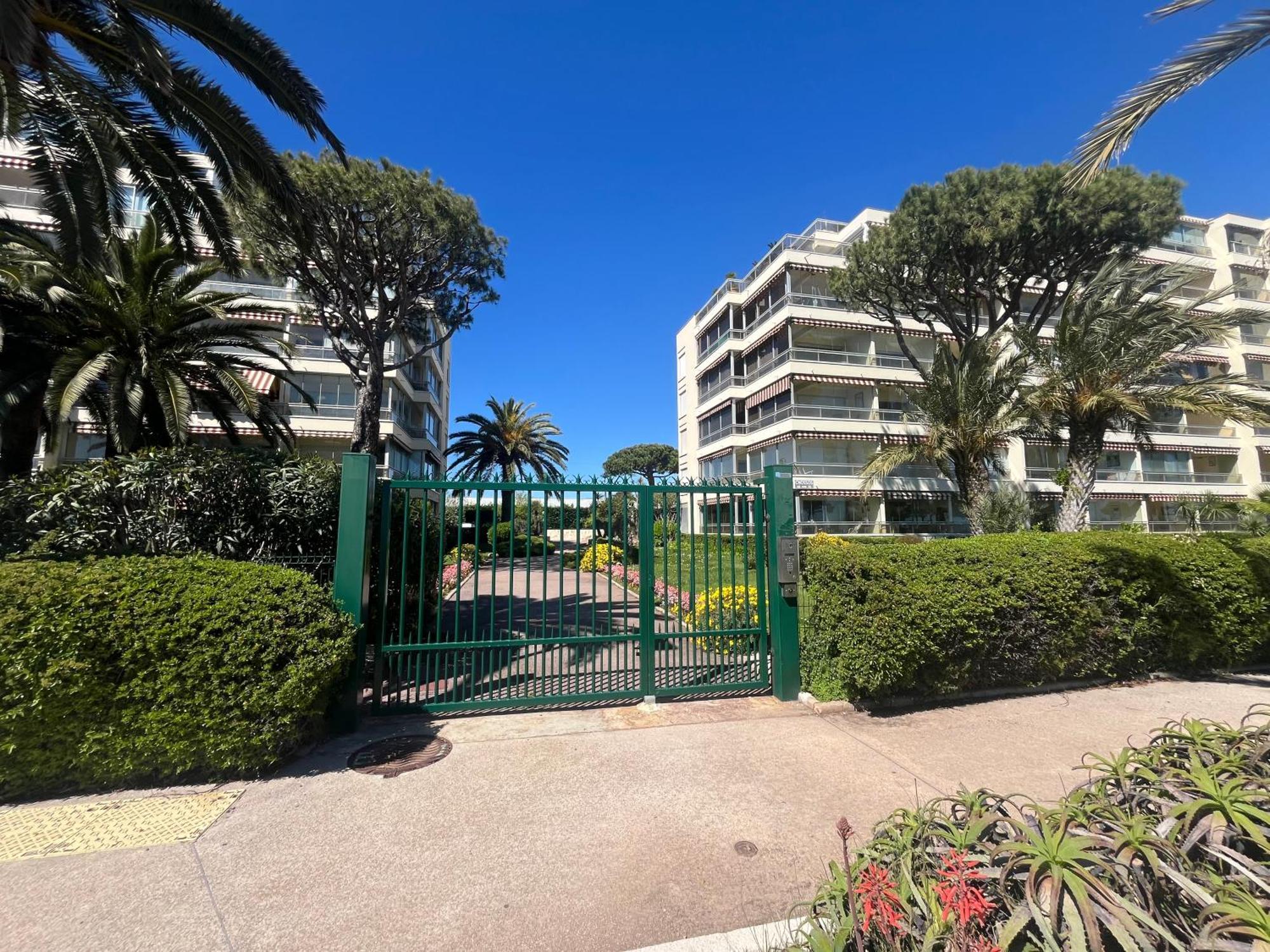 2p Front De Bocca * Cannes